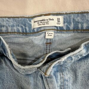 Abercrombie and Fitch- The 90s Straight Ultra High Rise Jeans